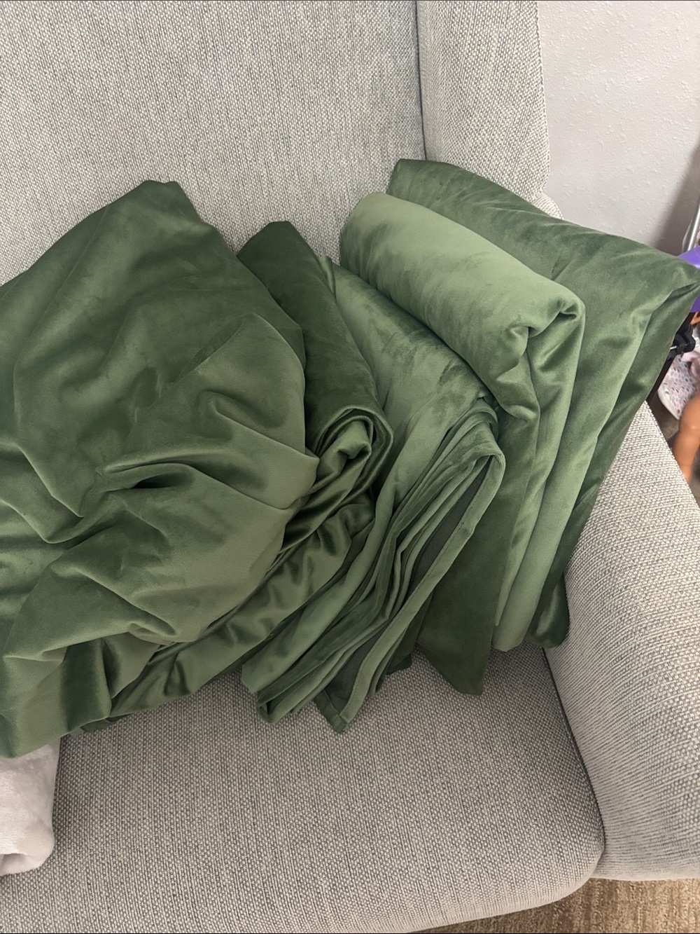 Luxurious Velvet Blackout Curtains - Forest Green 96” length 6 panels 52” wide - Picture 2 of 2
